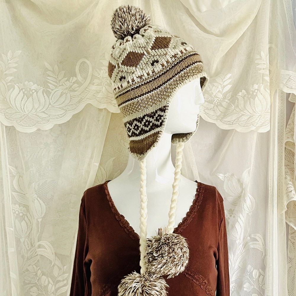 Old Navy Knit Pom-Pom Beanie - Brown and Cream